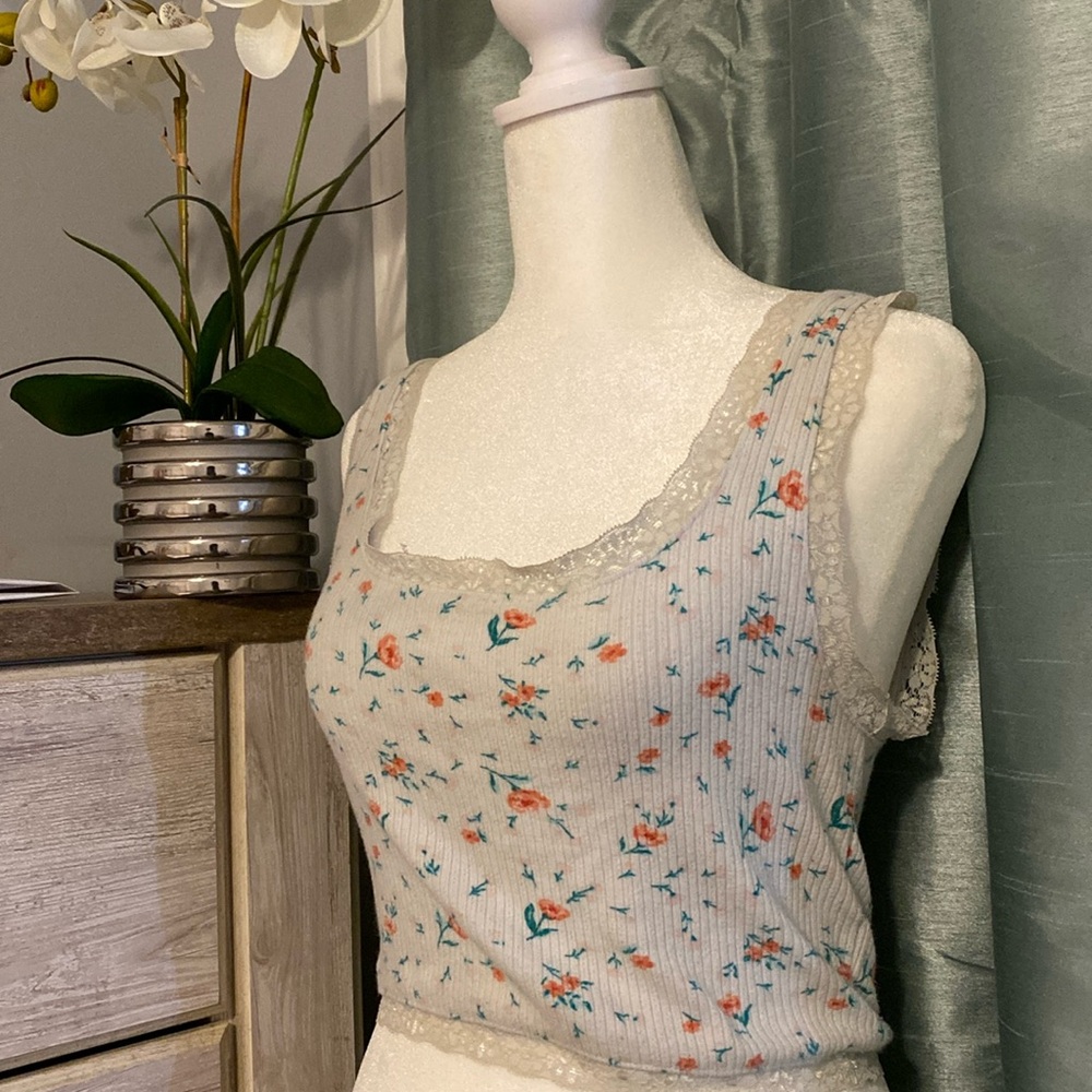 Cute Lace-edged Floral Tank